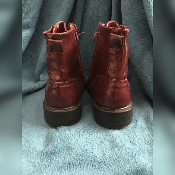 CUTE! Burgundy patent short boots Sz 10 - Picture 5 of 5